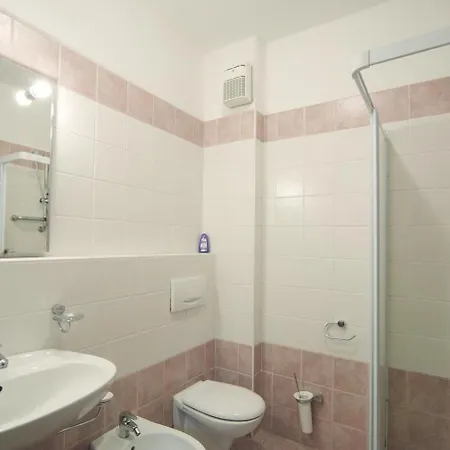 Isolino Aparthotel