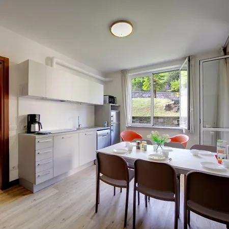 Isolino Aparthotel 3*